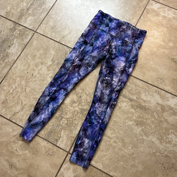 Lululemon Fast and Free High-Rise Tight 25" SIZE 6
Chromasphere Multi Blue - Picture 7 of 15